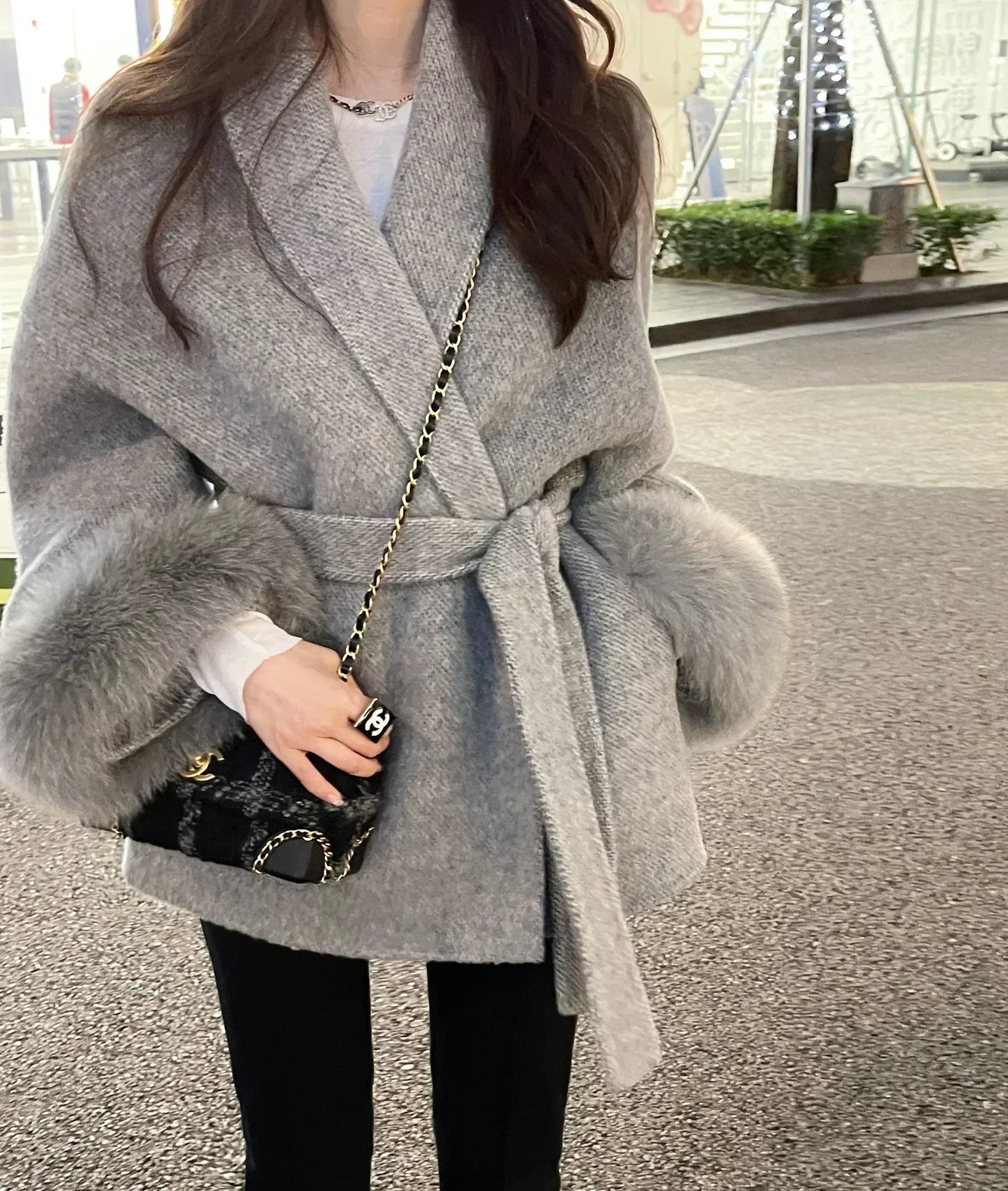 Hot sale high-end warmth comfortable and stylish double-sided straps for women  Not pure wool removable cuffs plush short jacket
